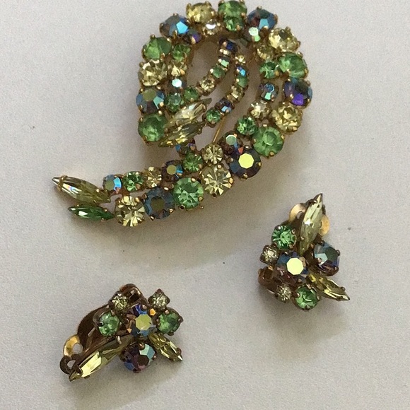 1970’s Aurora Borealis Brooch & Earrings Set - Picture 3 of 6